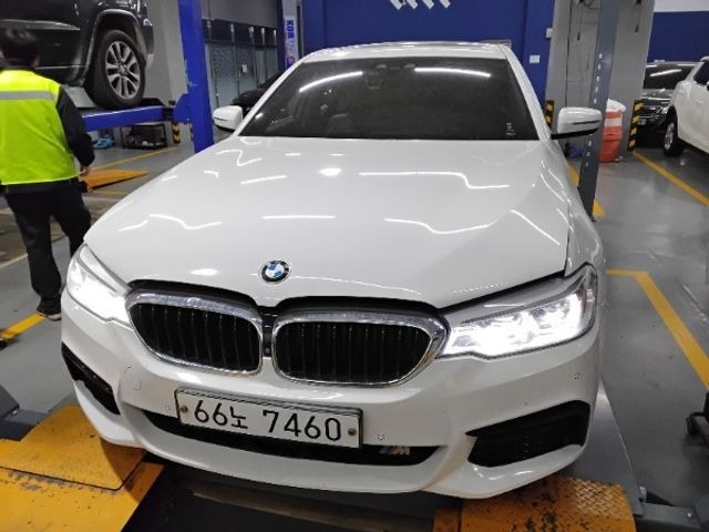 BMW 5-Series 2019 — фото осмотра 1