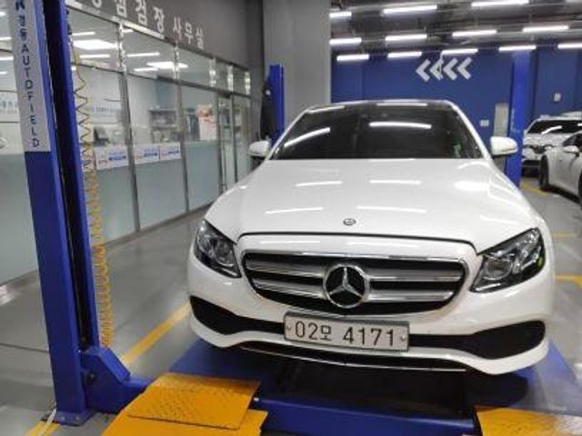 Mercedes-Benz E-Class 2017 — фото осмотра 1