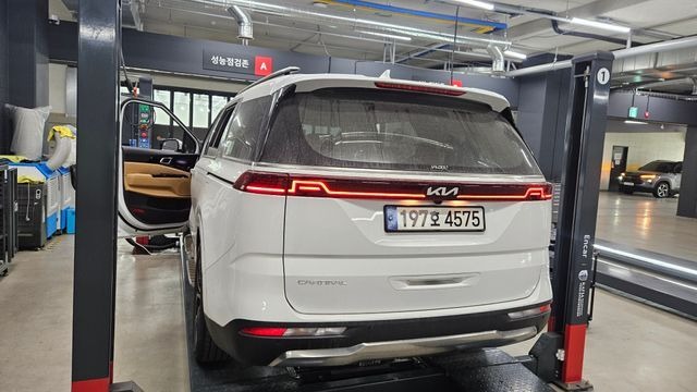 Kia Canival 2023 — фото осмотра 2
