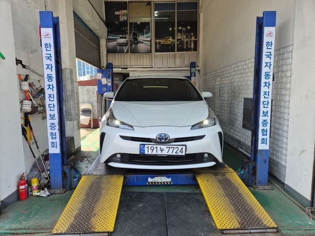 Toyota Prius 2022 — фото осмотра 1