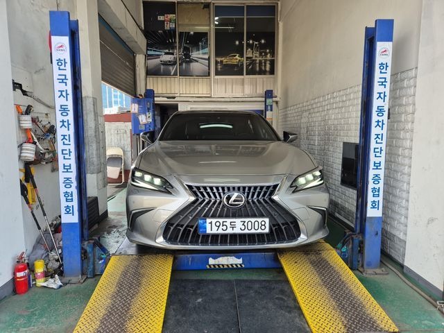 Lexus ES 2023 — фото осмотра 1