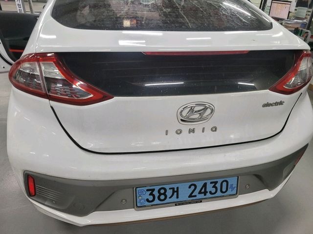 Hyundai Ioniq 2018 — фото осмотра 2