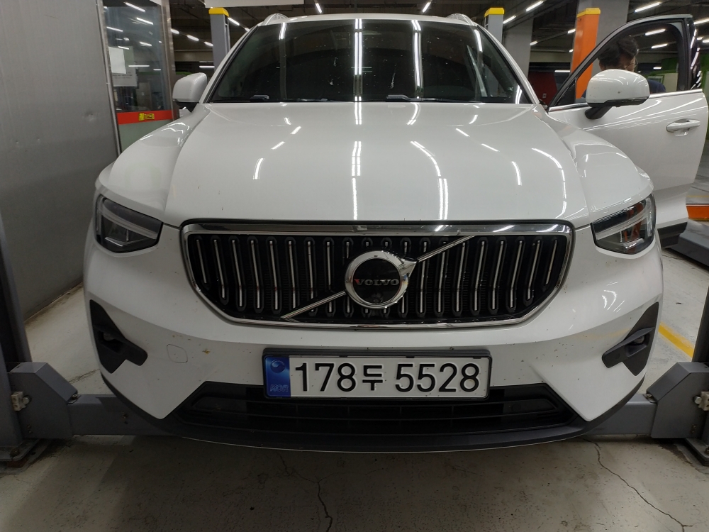 Volvo XC40 2023 — фото осмотра 1