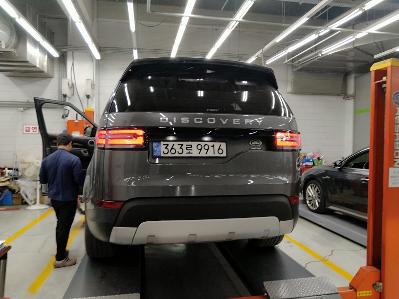 Land Rover Discovery 2018 — фото осмотра 2