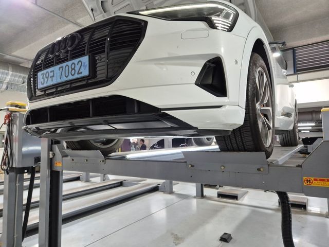 Audi e-tron 2022 — фото осмотра 1