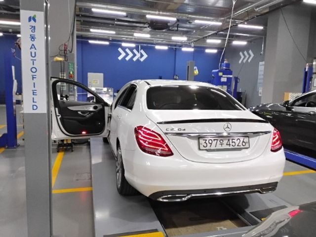 Mercedes-Benz C-Class 2018 — фото осмотра 2
