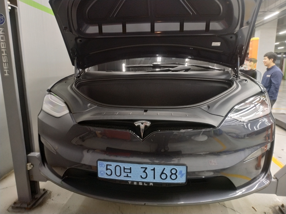 Tesla Model X 2023 — фото осмотра 1