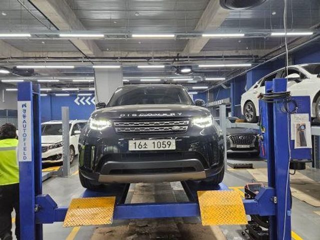 Land Rover Discovery 2018 — фото осмотра 1