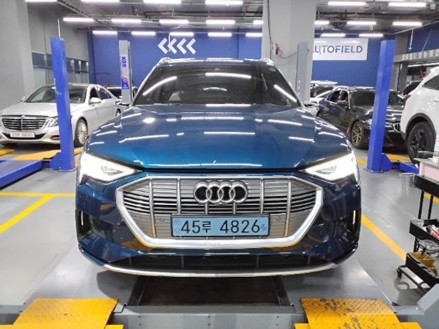Audi e-tron 2020 — фото осмотра 1