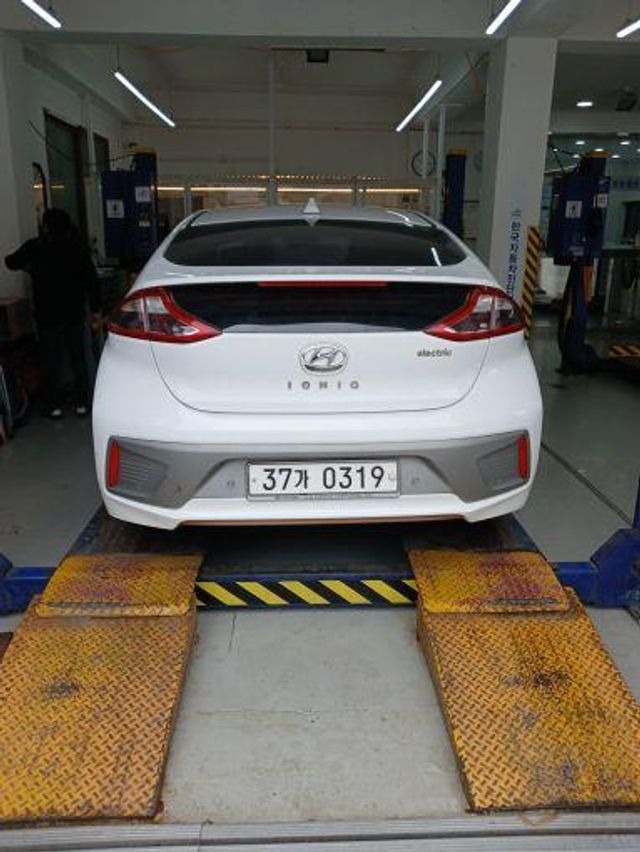 Hyundai Ioniq 2017 — фото осмотра 2