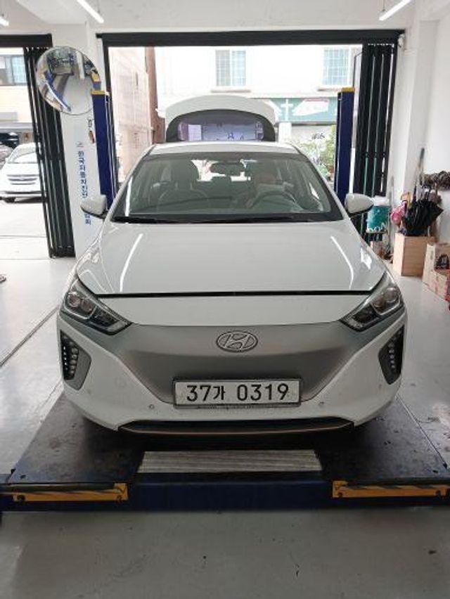 Hyundai Ioniq 2017 — фото осмотра 1